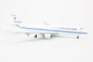 Alternative view of Boeing 747-8(BBJ) State of Kuwait 9K-GAA JC Wings LH4227 1:400