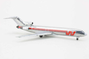 Alternative view of Boeing 727-200 Western Airlines N2823W Aeroclassics 1:400