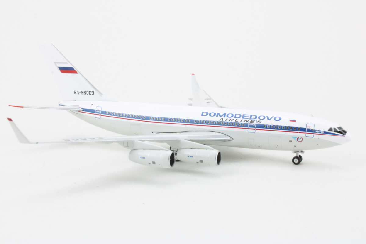 Ilyushin IL-96-300 Domodedovo Airlines RA-96009 Phoenix PH4DMO826 1:400 - Image 2