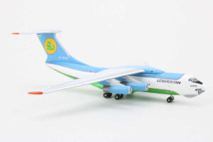 Alternative view of Ilyushin IL-76 Uzbekistan Airways UK-76353 Aeroclassics 1:400