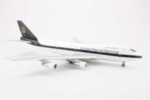 Alternative view of Boeing 747-200 UPS United Parcel Service N523UP Inflight200 WB-747-UPS 1:200